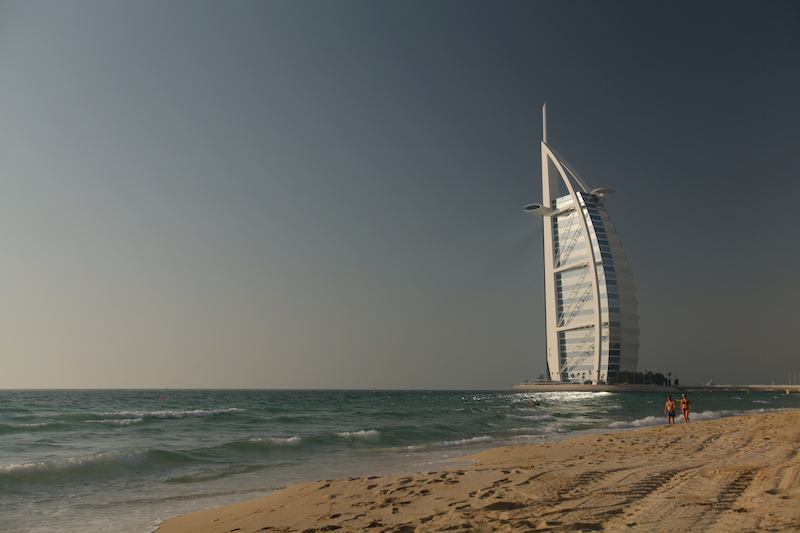Dubai - Vista do Burj Al Arab de uma praia da Little Venice