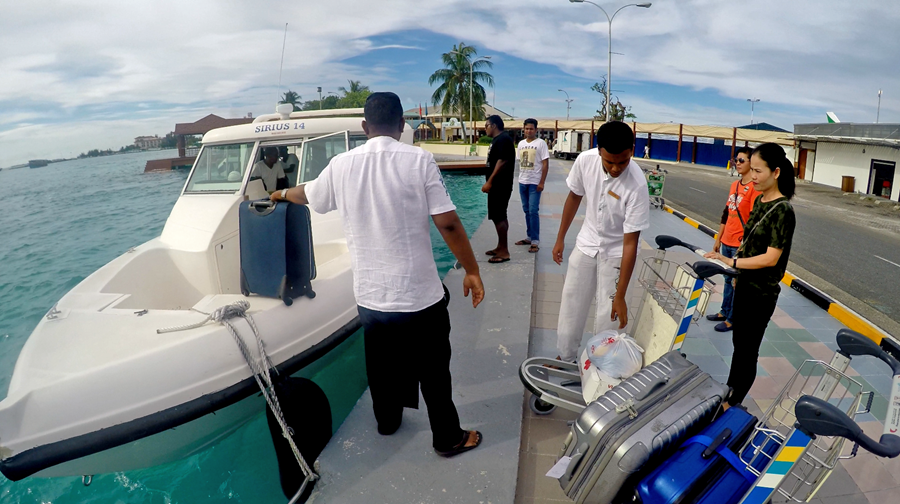 Embarcando no Spead Boat no aeroporto de Malé