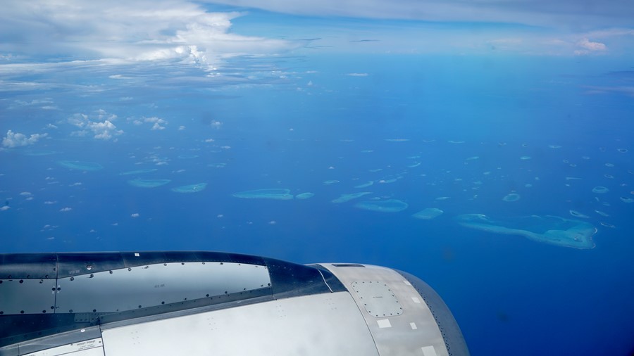 Vista dos atóis que formam as Maldivas