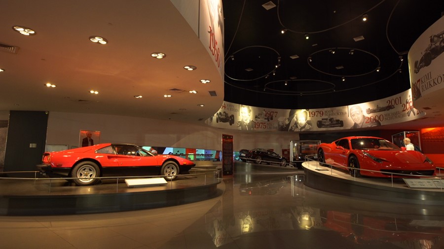 Abu Dhabi - Parque da Ferrari - Museu da Ferrari