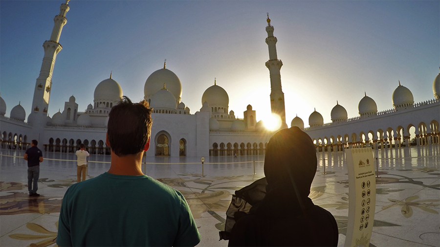 Abu Dhabi - Mesquita Sheikh Zayed - Nós observando esta maravilha