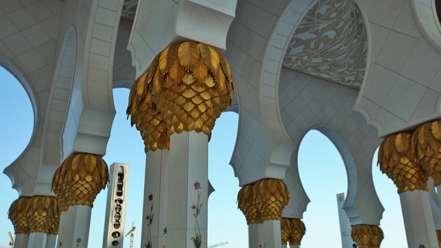 Abu Dhabi - Mesquita Sheikh Zayed - Detalhes em ouro nas colunas